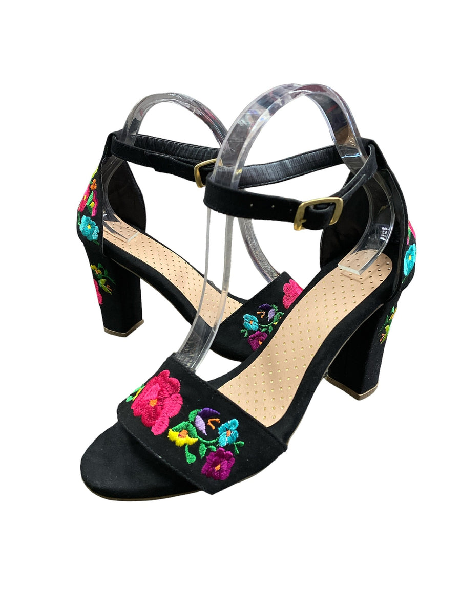 Black Floral Embroidered Heels Cielito Lindo